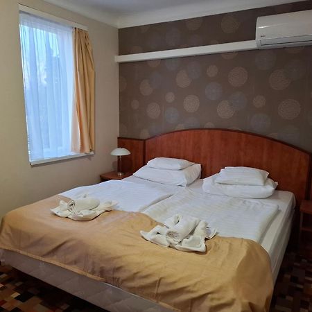 Atryum Hotel Szolnok Exterior photo