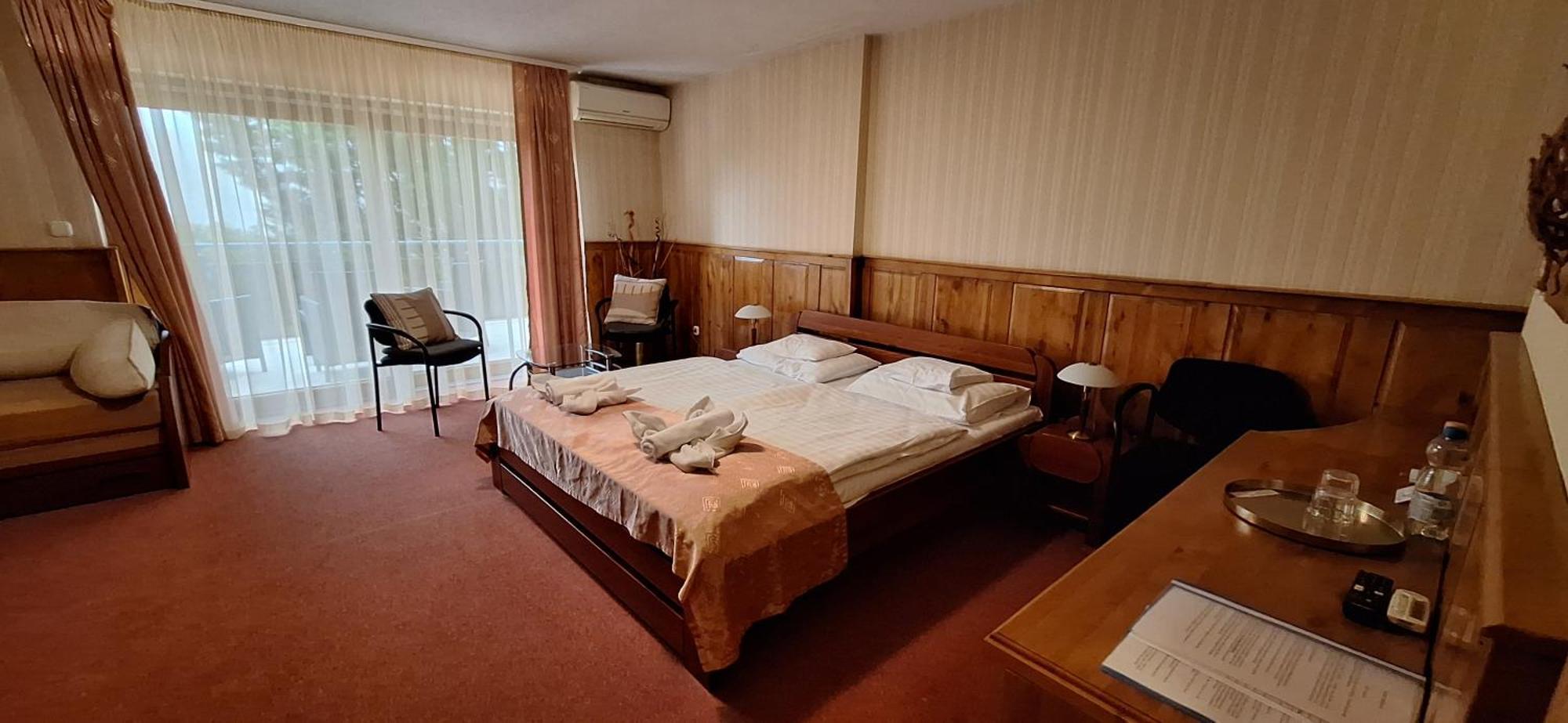 Atryum Hotel Szolnok Exterior photo