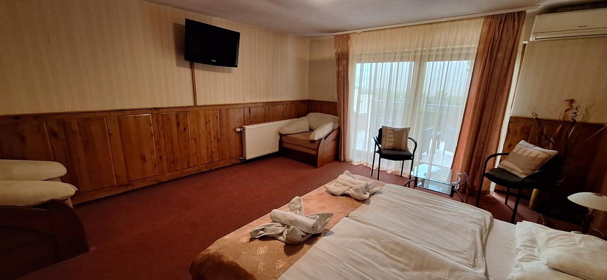Atryum Hotel Szolnok Exterior photo