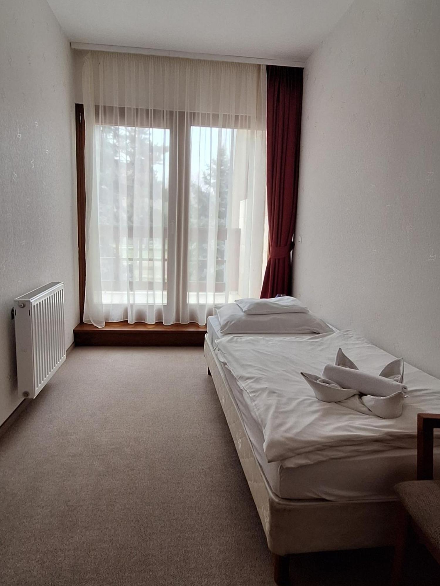 Atryum Hotel Szolnok Exterior photo