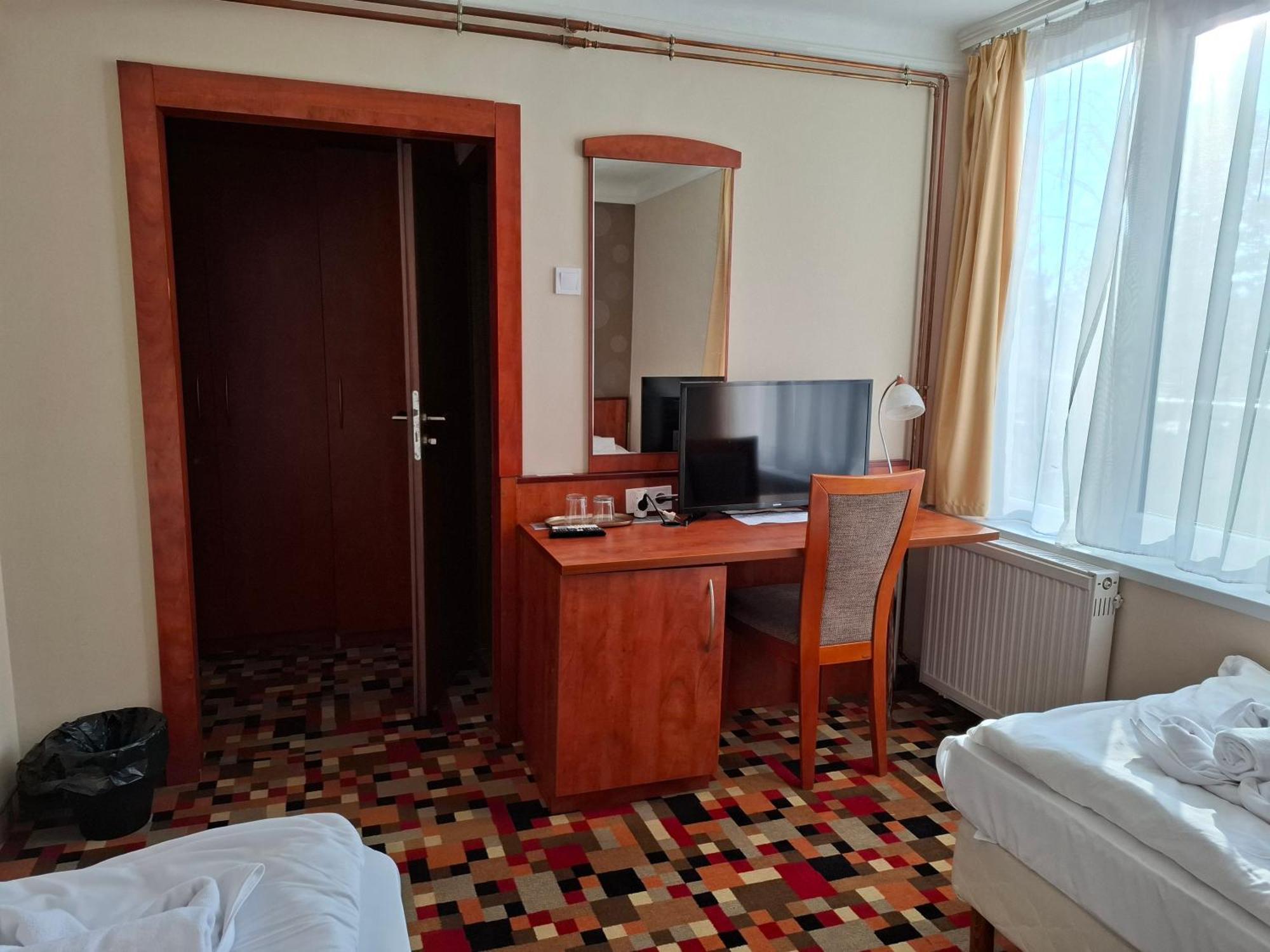 Atryum Hotel Szolnok Exterior photo