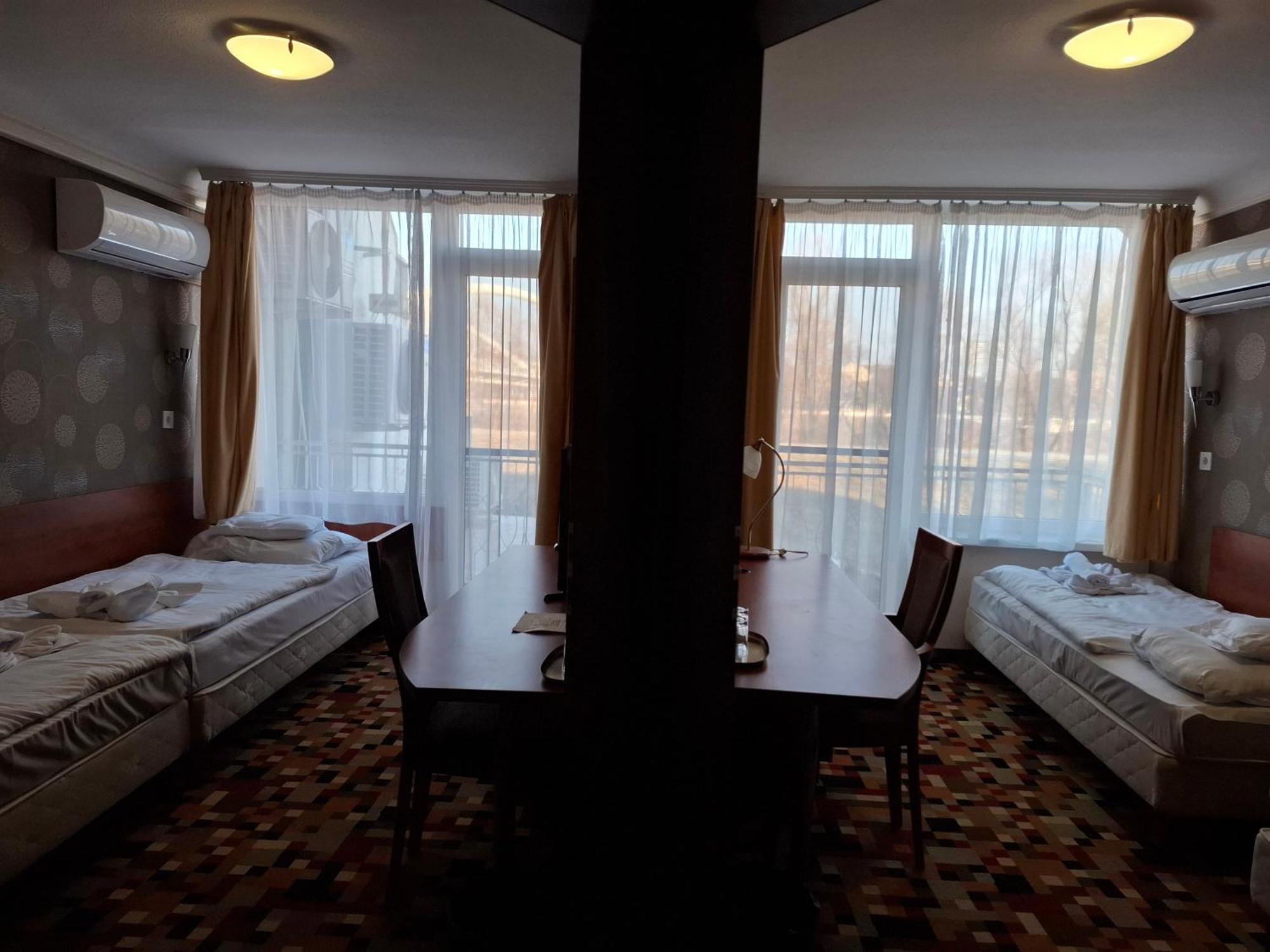 Atryum Hotel Szolnok Exterior photo