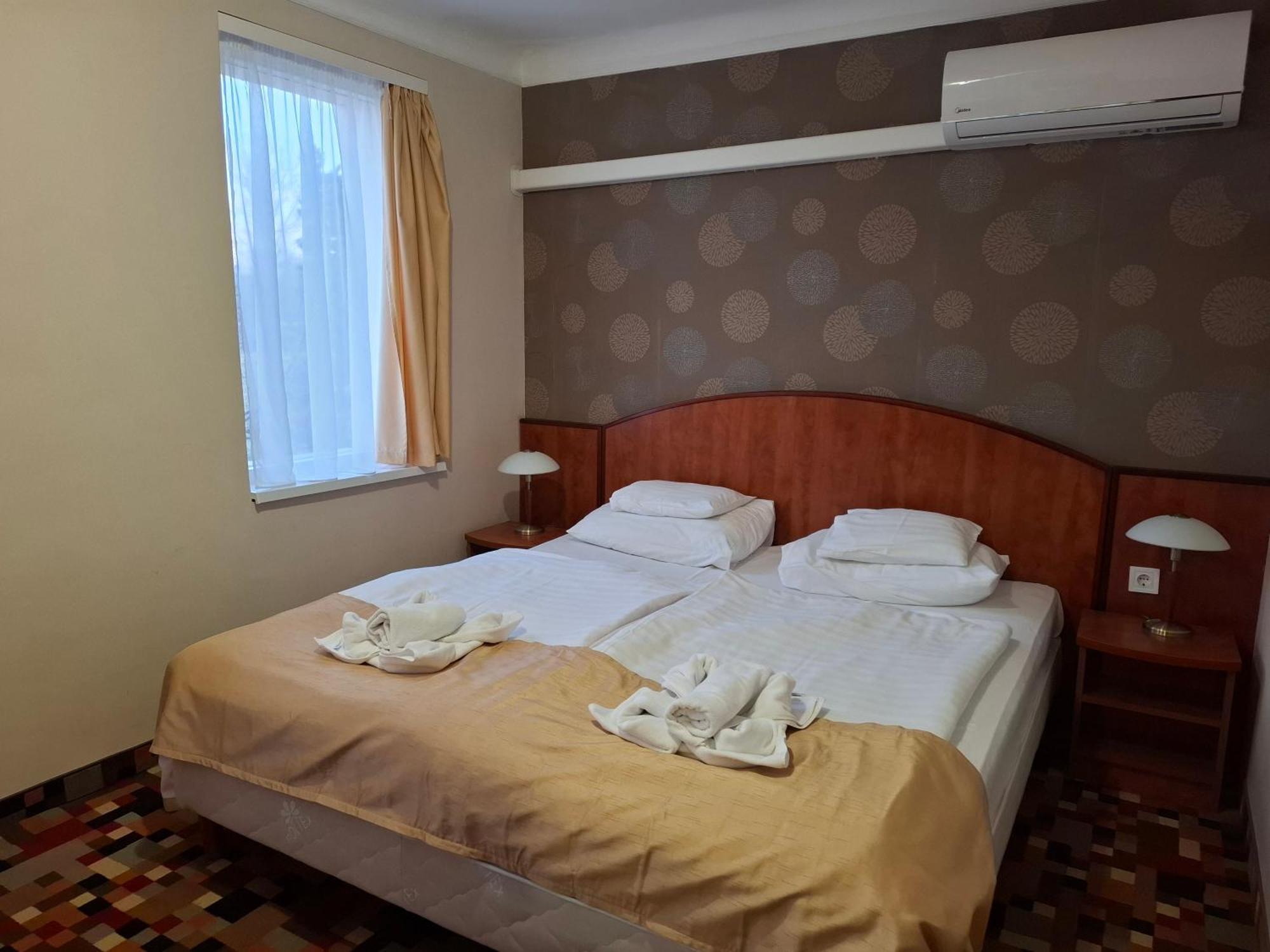 Atryum Hotel Szolnok Exterior photo